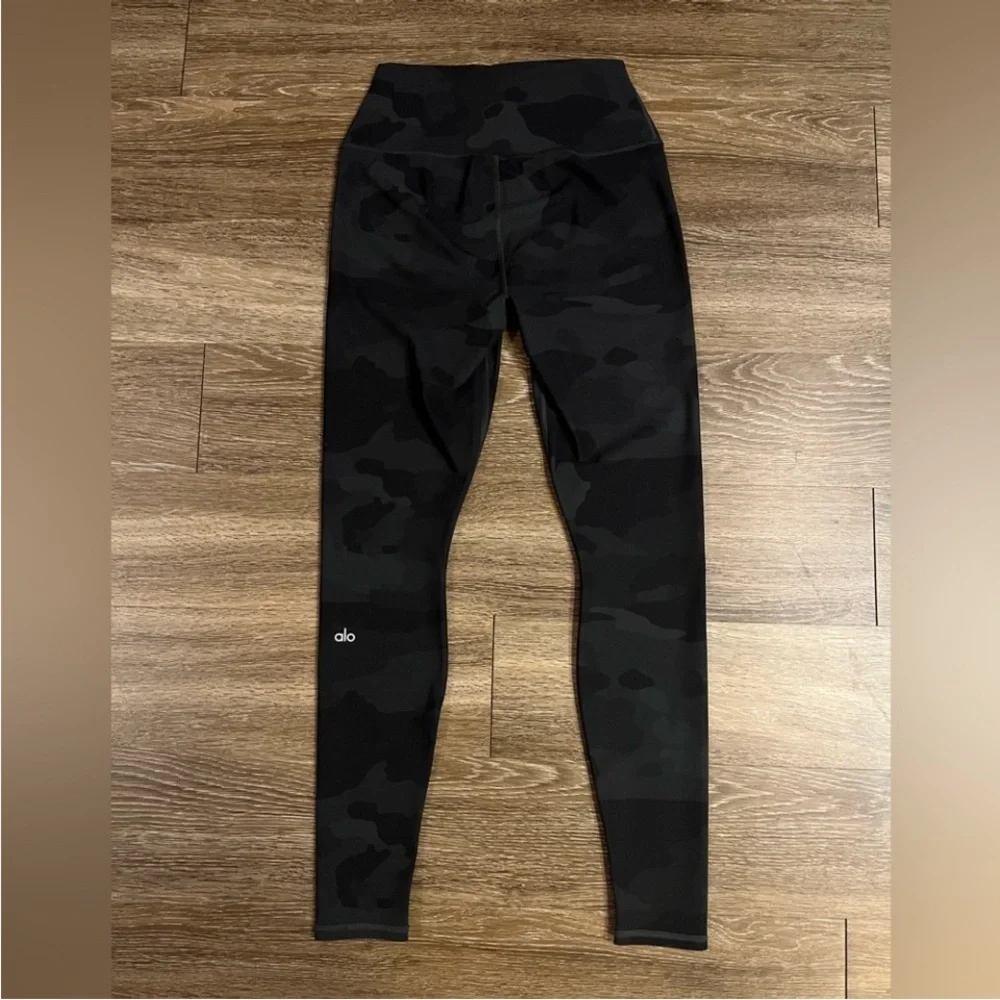 ALO Yoga | High-Waist Full Length Camo Vapor Leggings Size Large